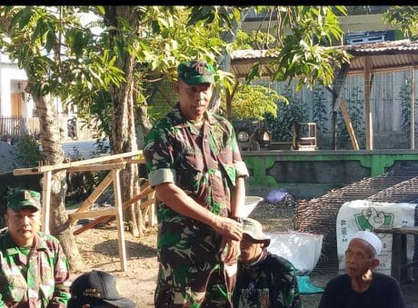 Sosok Danramil Yang Rajin Cek Pekerjaan TMMD