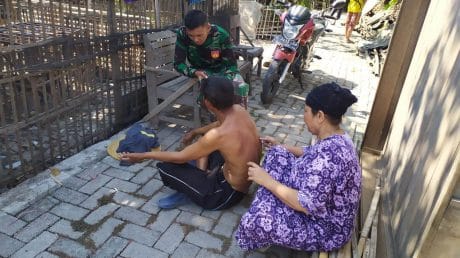 TNI Yang “Lihai” Pengobatan Herbal Tularkan Ilmu Kepada Warga