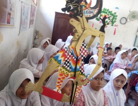 Tentara “Susupkan” Wayang Kulit Ke Sekolah-sekolah