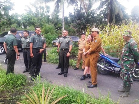 DANREM 131/STG TINJAU LOKASI TMMD DI KELURAHAN DUASUDARA KEC. RANOWULU KOTA BITUNG