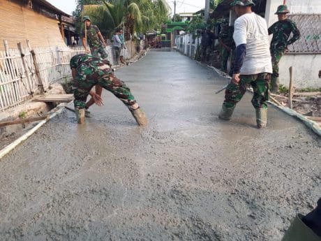Pengecoran Jalan Desa Blukbuk Segera Tuntas, Ini Kata Dansatgas TMMD 105 Kronjo