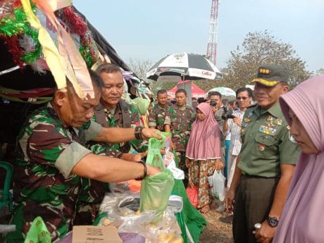Bazar Murah Warnai Pembukaan TMMD 105 Kodim 0510/Trs