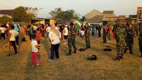 Senam Pagi, Satgas TMMD Sembari Komsos