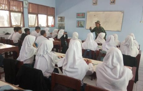 Satgas TMMD Suluh Bela Negara Kepada Siswa SMA