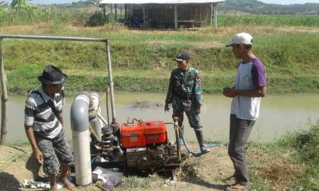 Satgas TMMD Tegal Dampingi Petugas Irigasi