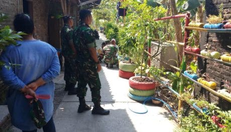 Ajari Warga Desa Sasaran TMMD Soal “Dunia Tanaman”