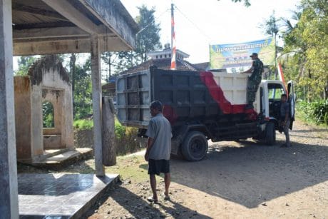 Material Renovasi Masjid “Miftaqul Ulum” Datang