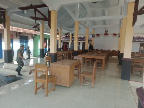 Warga Bersihkan Meja Kursi Balai Desa