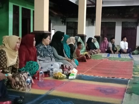 Ibu Persit Ikuti Tasyakuran Pembukaan TMMD Reg 105 Kodim Tegal