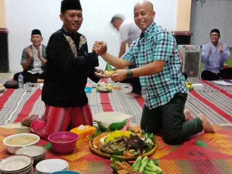 Tasyakuran, Dandim Tegal Serahkan Potongan Buceng Ke Kades Jatimulya