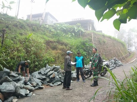 Batu Split Turut DI Cek Dinas PUPR Trenggalek