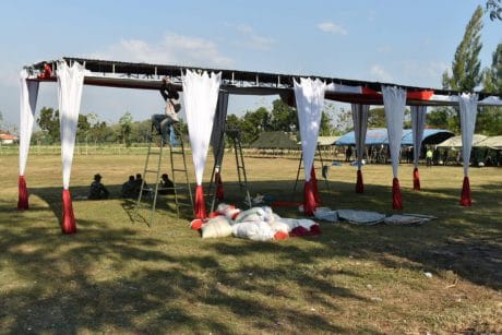 Persiapan Upacara Pembukaan, Tenda Tamu Terpasang Apik