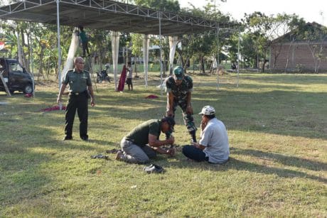 Kasdim Bantu Pemasangan Tiang Bendera