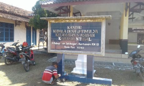 Gapura Desa Dicat Agar Nampak Bagus