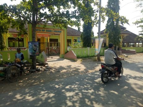 Lewati SMP Suradadi, Petugas Persiapan Atur Kepulangan Siswa