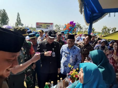 Walikota Tegal Ramaikan Stand UKM TMMD Reg 105