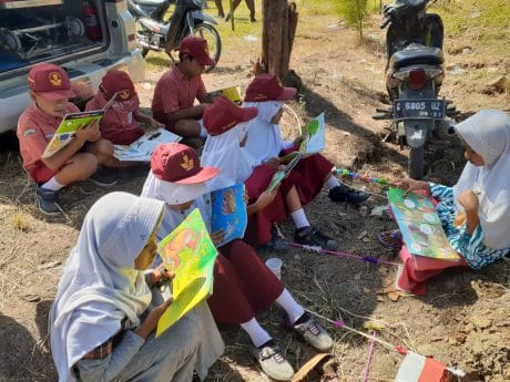 Siswa Sekolah Ini Menggambar Dengan Tema TMMD