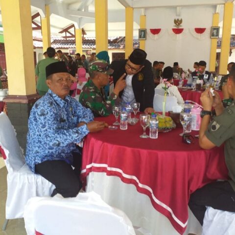 Usai Upacara TMMD, Tamu Makan Bersama