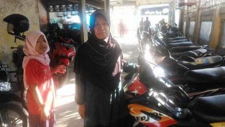 Suharti, Warga Suradadi Tegal Rela Rumahnya Jadi Tempat Parkir Sambut Pembangunan TNI