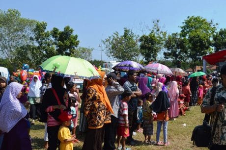 Ribuan Warga Suradadi Tegal Tumpah Ruah di Lapangan Jatimulyo, Saksikan Pembukaan TMMD
