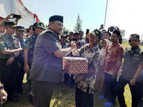 Walikota Tegal Salurkan Bantuan Keramik Bagi Dua Sekolahan di Jatimulya