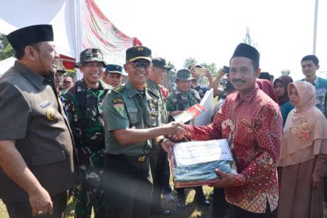 Sumbang Sajadah, Kemensos Melalui TMMD Reguler Tegal Bangun Sisi Spiritual