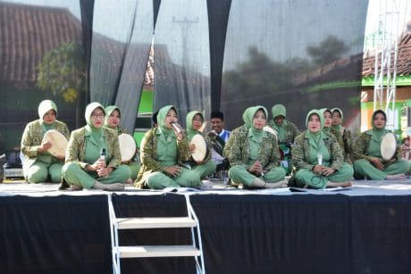 Lestarikan Budaya, Hadroh Persit Tegal Manggung di Jatimulya Suradadi