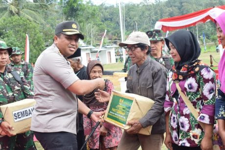 Kapolres Trenggalek Ikut Serahkan Bantuan