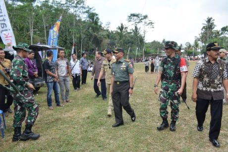 TMMD, Bupati Tinjau Stand Bazar Dan Posko Kesehatan