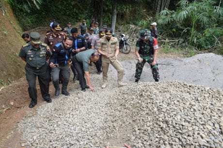 TMMD Tidak Ada Kendala,Danrem Tinjau Baham Material