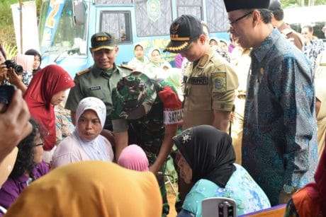 Hangatnya Bupati Trenggalek Bercengkrama Bareng Warga