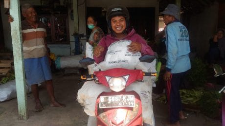 Senyum Abdul Kodir Pedagang Sayur, Adanya TMMD Di Jatimulyo