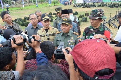 Puluhan Wartawan Kerumuni Bupati Trenggalek
