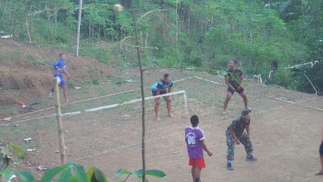 Jalin Keakraban, Satgas TMMD Sparing Volly