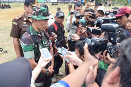 Dansatgas TMMD Gandengan Polisi Untuk Pengerjaan Fisik TMMD