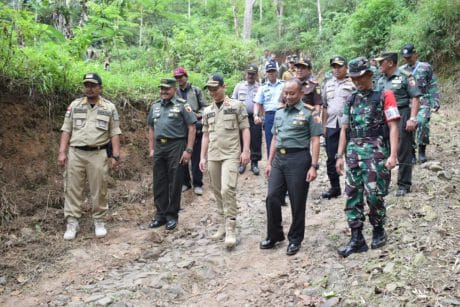 TMMD, Staf Ahli Pangdam Sampai Naik Trail Saat Kunjugi RTLH