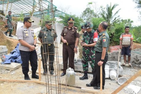 TMMD, Kolonel Inf Bambang Cek Material Pondasi Milik Bari