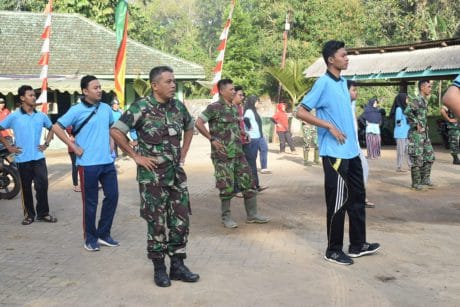 Sebelum Pengerjaan Fisik, Satgas TMMD Senam Pagi