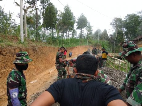 Dansatgas TMMD Perintahkan Bahan Campuran Pengecoran Harus Sesuai Takaran