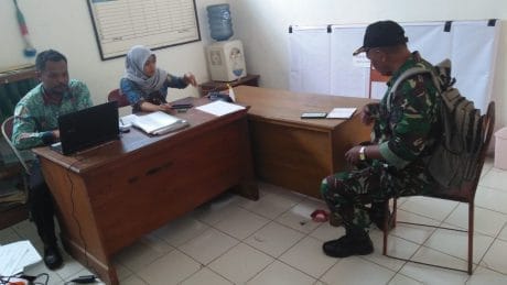 Kapten Bambang Koordinasi Penjadwalan Warga Yang Sengkuyung RTLH