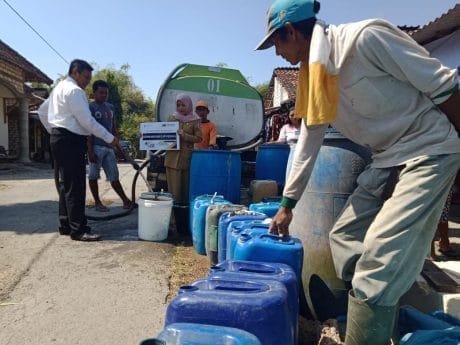 Ditengah Asa Desa Genaharjo, KPP Pratama Tuban Salurkan Air Bersih