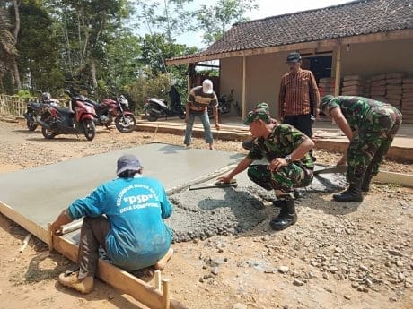 Koordinator Kecamatan Bantu Cek Pengecoran Jalan