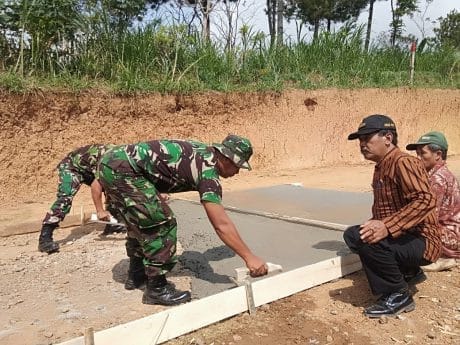 Pastikan Batas Jalan Sesuai Ukuran, Koordinator Kecamatan Bantu Ukur