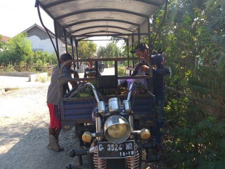 TMMD Jatimulya Tegal Beri Kemudahan Bagi Pedagang Keliling
