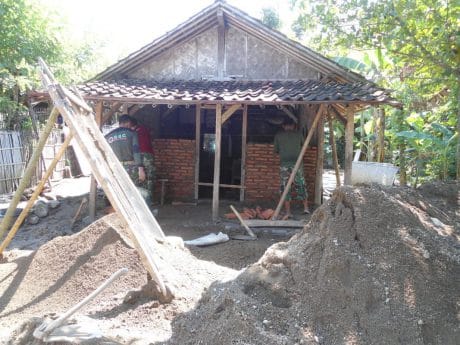 Satgas TMMD Kodim Tegal Mulai Bangun Rumah Mbah Serun