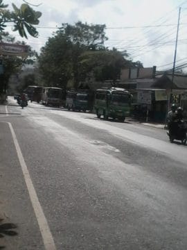 Dinas Perhubungan perlu tegasi parkir sembarangan dijalan depan kantornya.