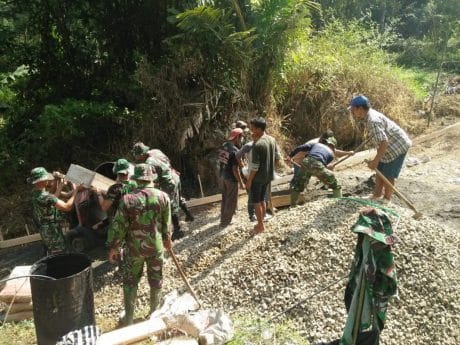 Satgas TMMD, Kerjakan Rabat Jalan Penghubung 2 Desa