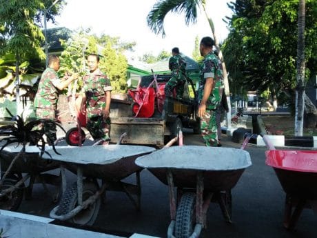 TMMD, Warga Juga Turut Diberi Alat Pengerjaan Fisik