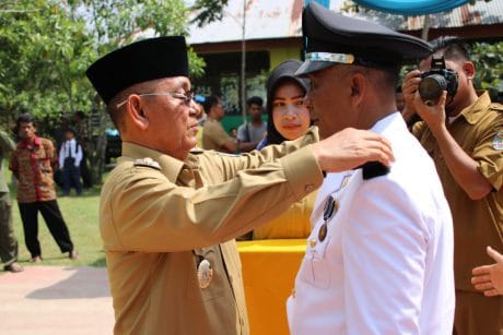 Bupati Harris Lantik PJ.Kepala Desa Sering Pelalawan