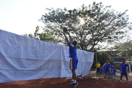 Ada-Ada Aja Cara TNI di Madiun Bermain Voli